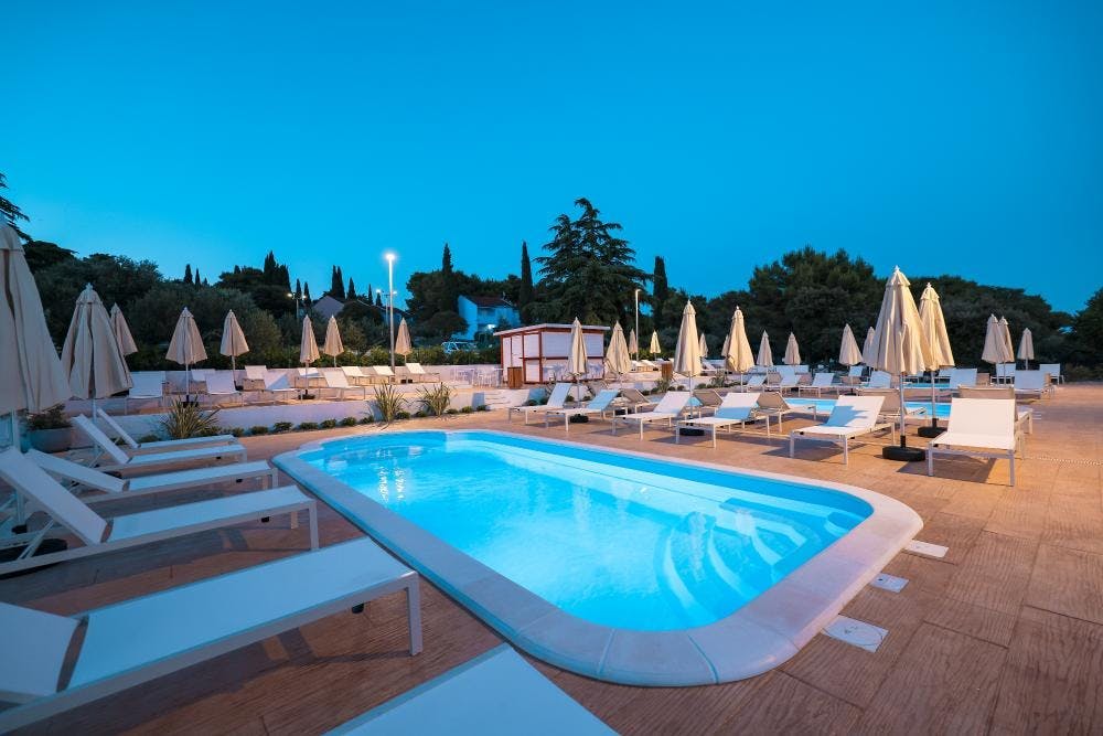 Apartmani Medena - Proljeće i Uskrs s polupansionom u prelijepom Trogiru za 4 osobe